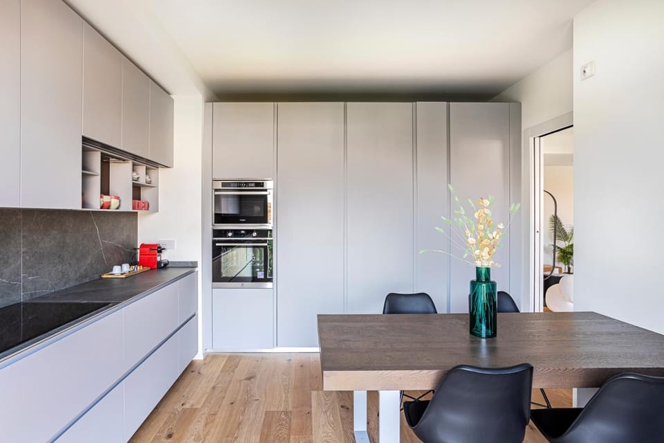 Kitchen or kitchenette, Dining area, minibar, pet friendly, stove