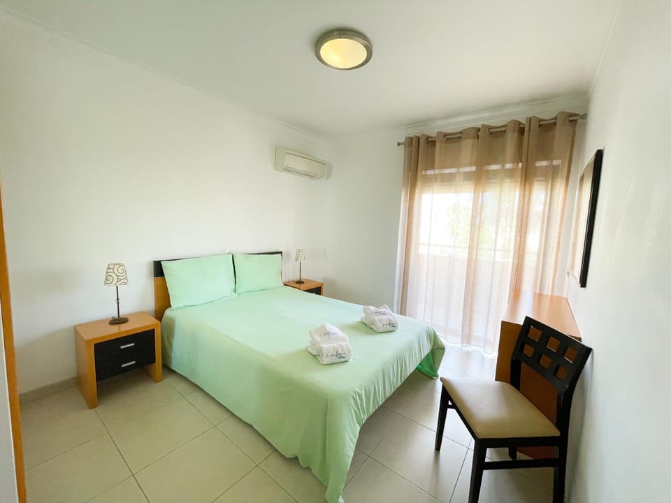 Bed, Bedroom, air conditioner