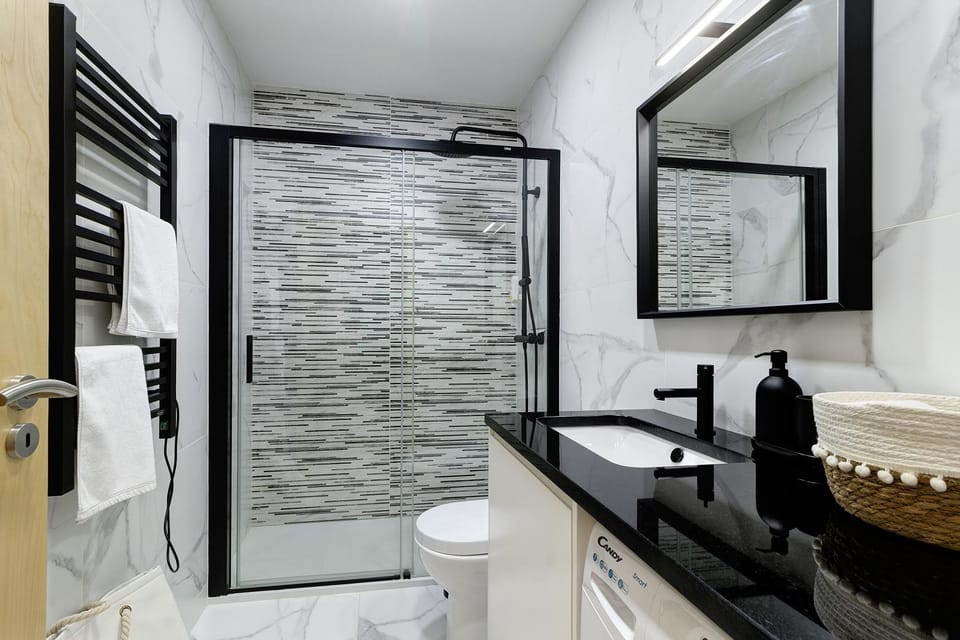 Bathroom, Living room