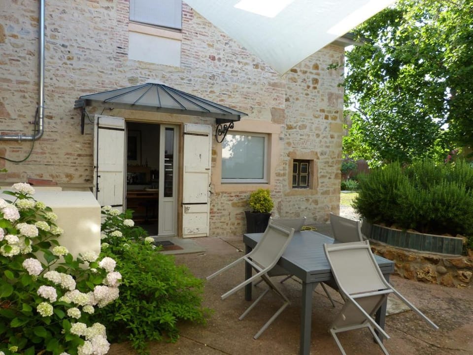 Chambres d'hôtes Les Pergolas Bed and Breakfast in Bourgogne-Franche-Comté