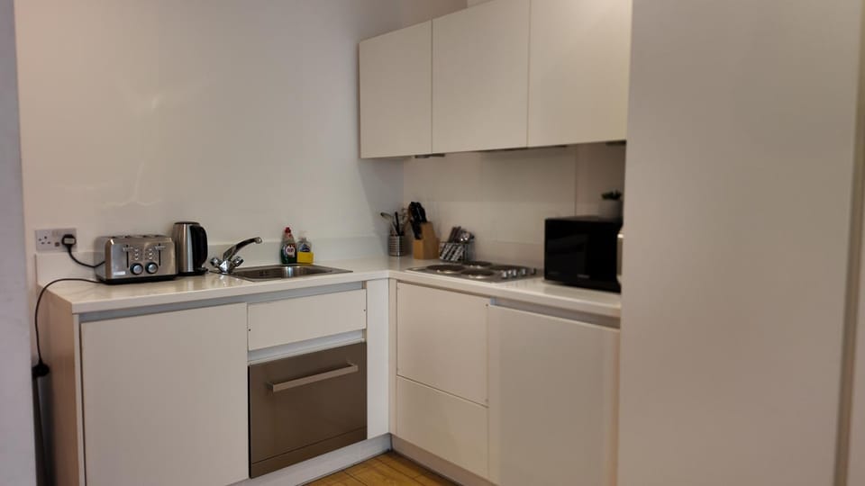 Coffee/tea facilities, Kitchen or kitchenette, stove, toaster