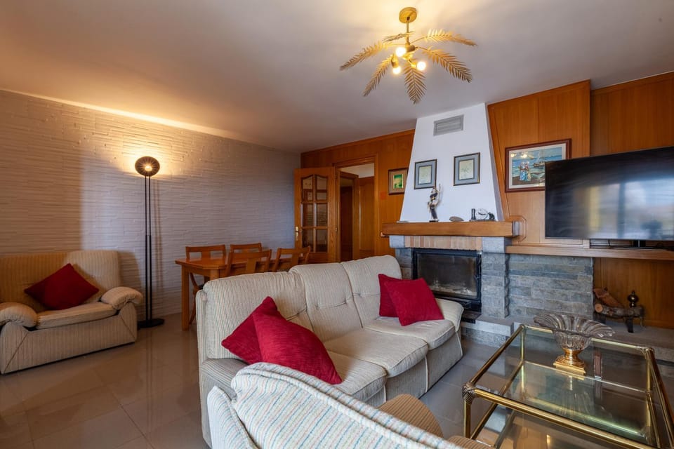 Communal lounge/ TV room, TV and multimedia, Living room, Seating area