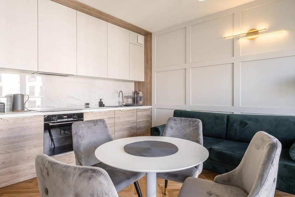 Kitchen or kitchenette, Living room, Seating area, Dining area