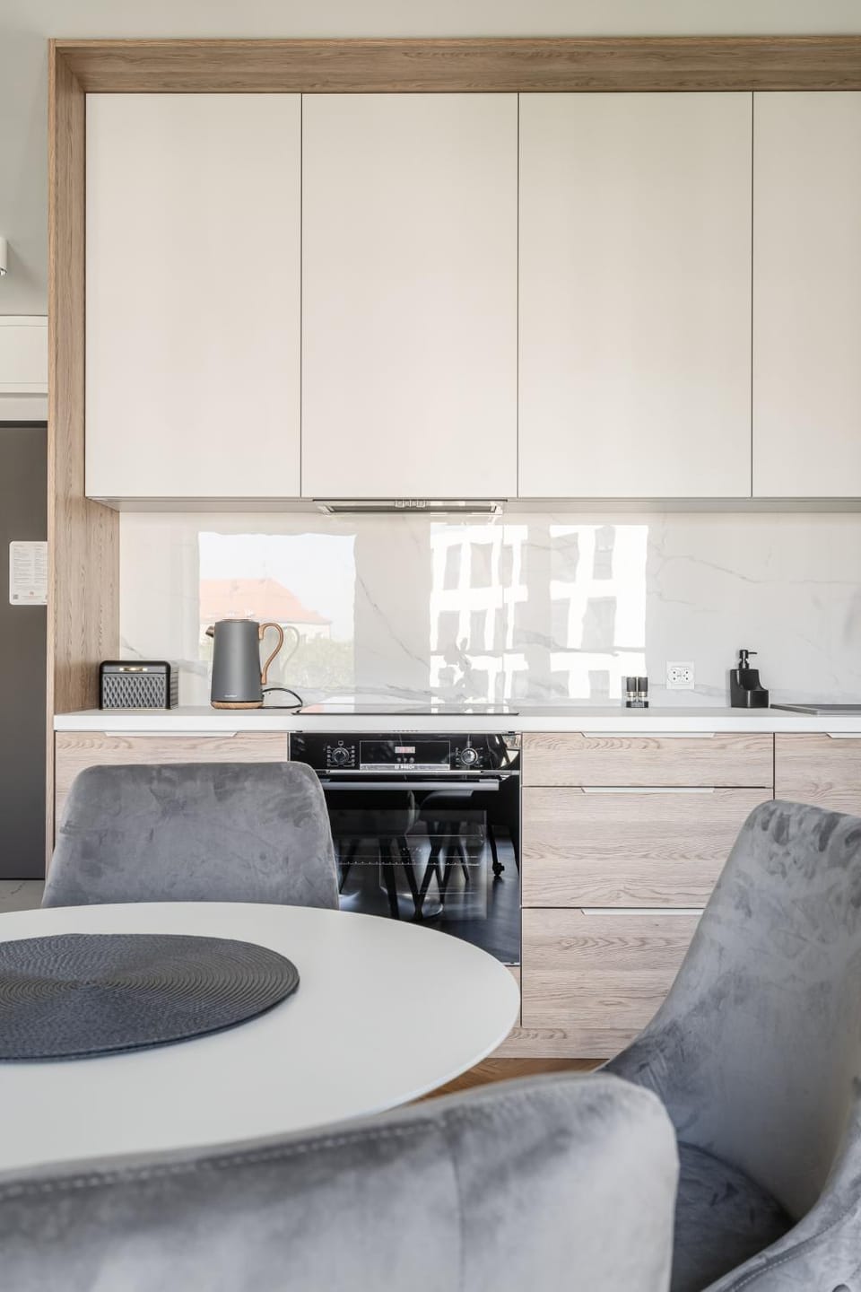 Kitchen or kitchenette, Dining area
