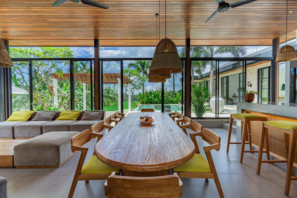 Brand NEW 6BR Villa Amazing VIEWS Villa in Tampaksiring