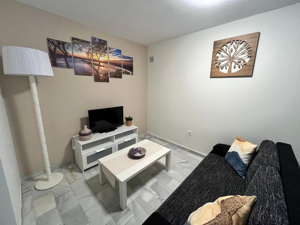 TV and multimedia, Living room, Seating area, Evening entertainment