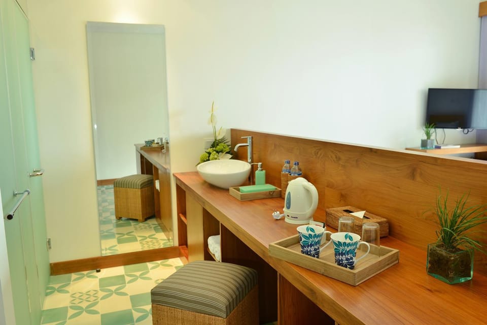 Coffee/tea facilities, minibar
