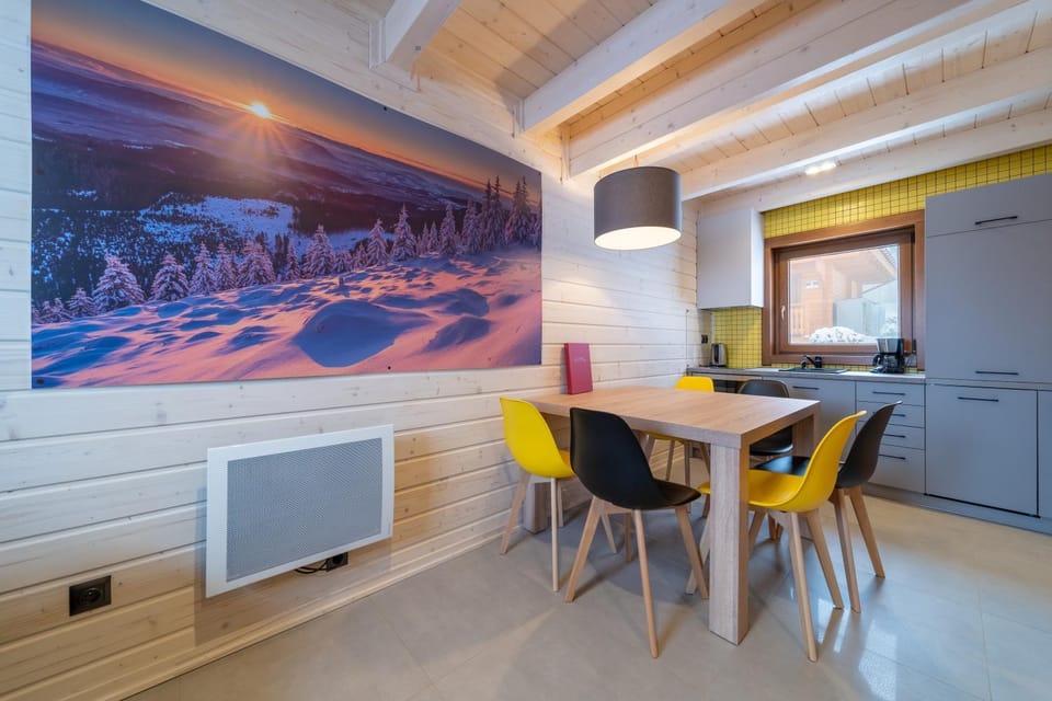 Kitchen or kitchenette, Dining area, pet friendly