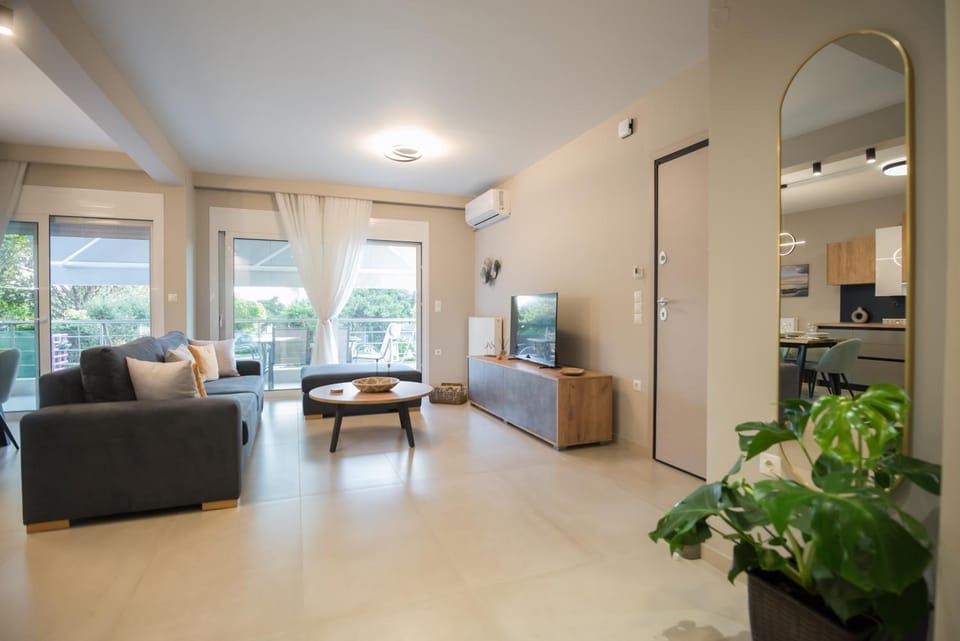 TV and multimedia, Living room, Seating area, Dining area, air conditioner