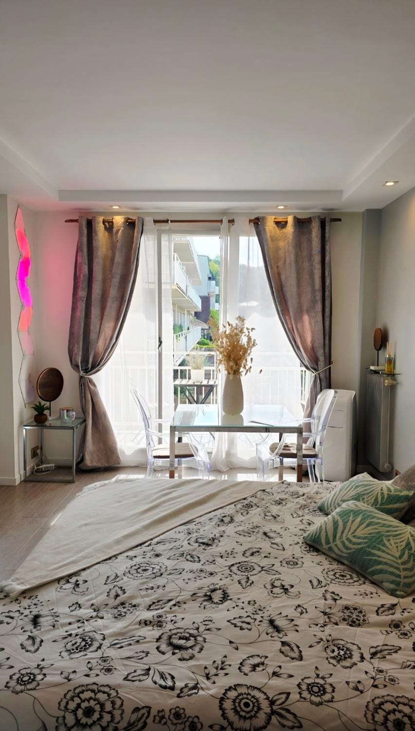 Aux portes de Paris / Studio Bord de Marne Apartment in Île-de-France