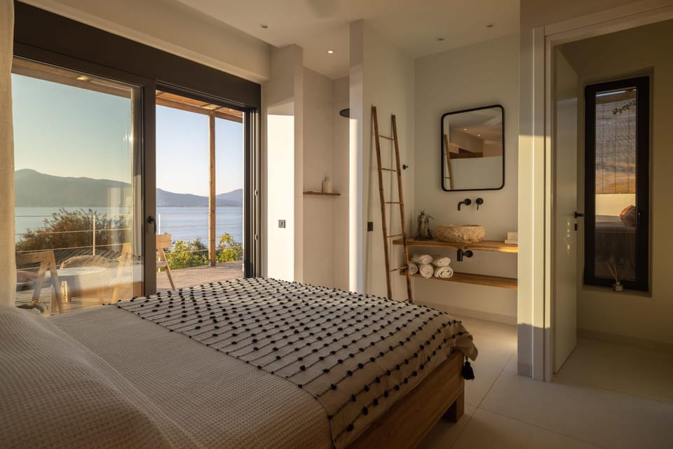 Bed, Photo of the whole room, Bedroom, Mountain view