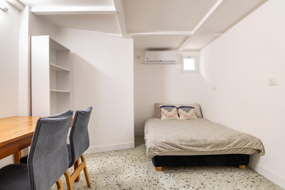 Budget for Family - Bahai Gardens main street Apartment in Haifa