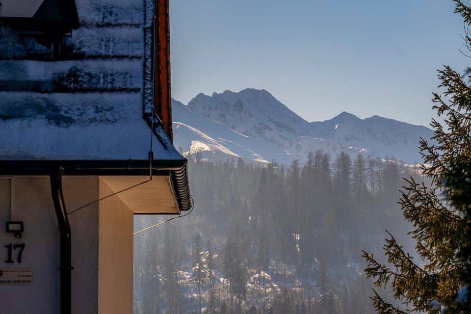 Property building, Nearby landmark, Day, Natural landscape, Winter, Mountain view