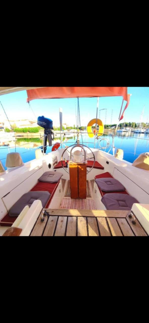 chez will Docked boat in Agde