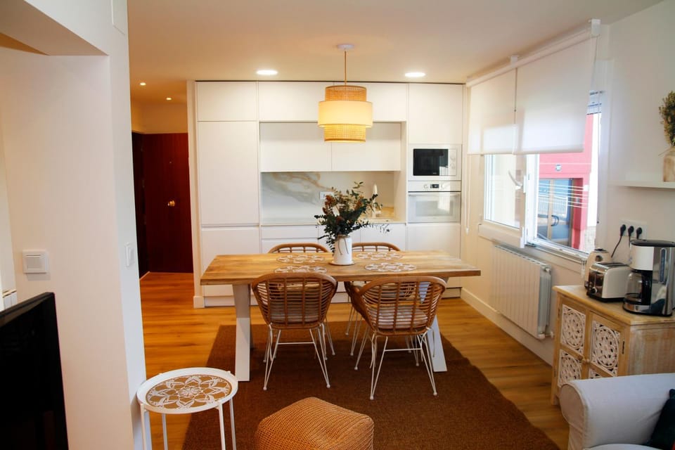 Coffee/tea facilities, Kitchen or kitchenette, Dining area, dishwasher, minibar, stove, toaster, washing machine