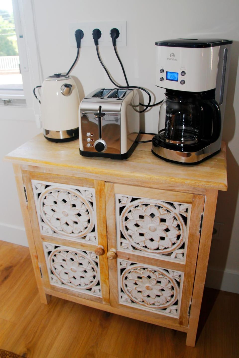 Coffee/tea facilities, toaster