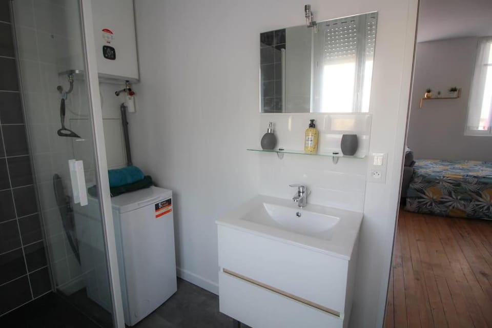Le Fanfrelin : Grand studio rénové/ Wi-fi Apartment in Angoulême