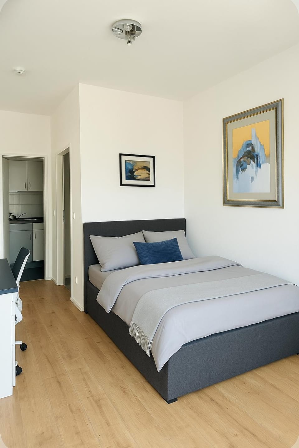 Bed, Photo of the whole room, Bedroom