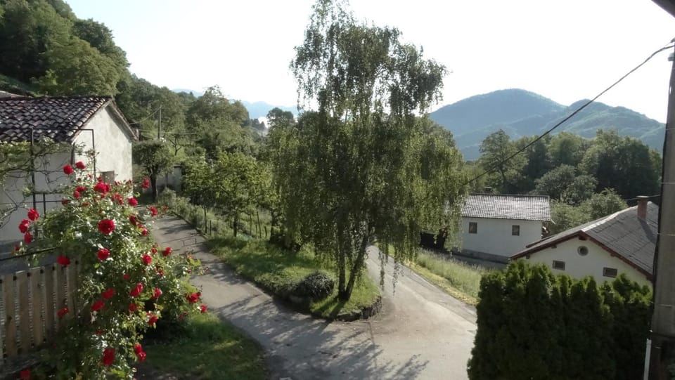 Day, Neighbourhood, Natural landscape, Mountain view