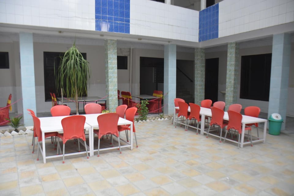 Restaurant/places to eat, Balcony/Terrace, Seating area