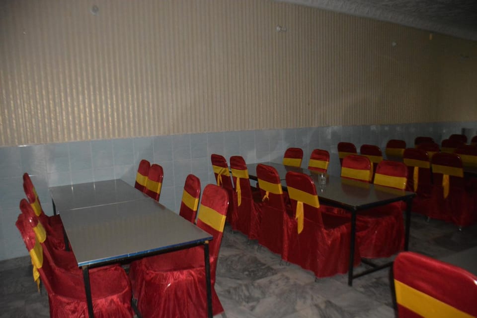 Restaurant/places to eat, Seating area, Meeting/conference room