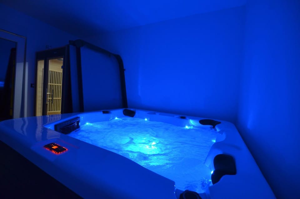 Hot Tub, Hot Tub