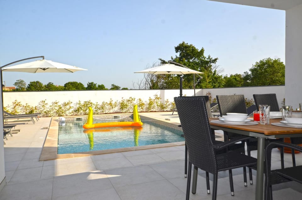 Balcony/Terrace, Swimming pool