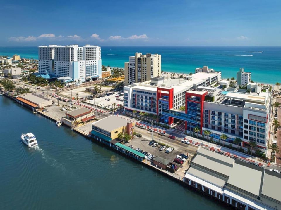 Property building, Neighbourhood, Bird's eye view, City view, Sea view, Street view, Location
