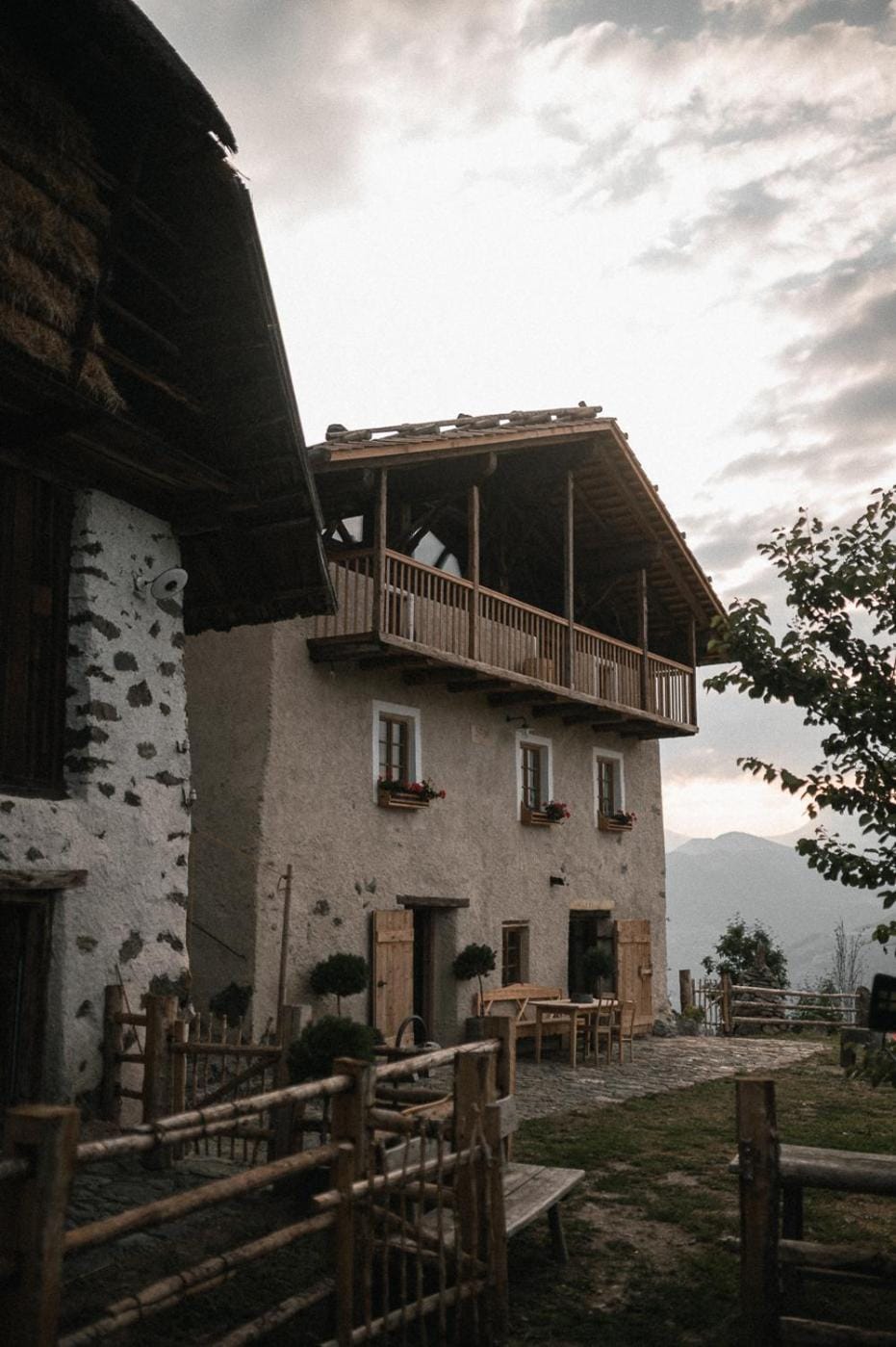 Property building, Natural landscape, Mountain view