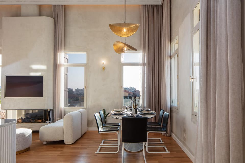 Photo of the whole room, Seating area, Dining area