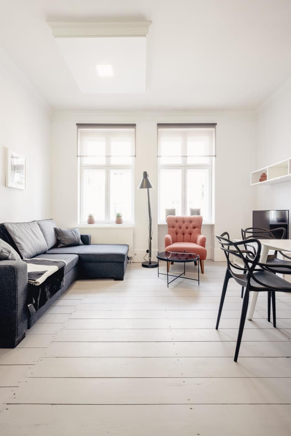 TV and multimedia, Living room, Photo of the whole room, Seating area, Dining area, Bedroom