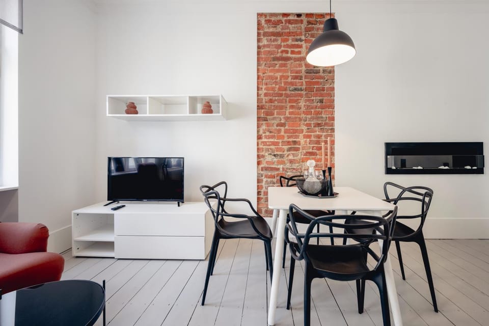 Communal lounge/ TV room, TV and multimedia, Living room, Seating area, Dining area, Evening entertainment