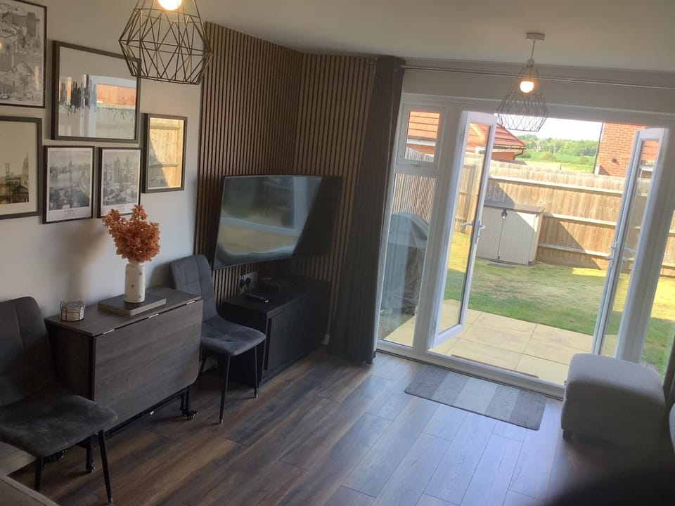 Entire 2 bedroom house in Tamworth House in Tamworth