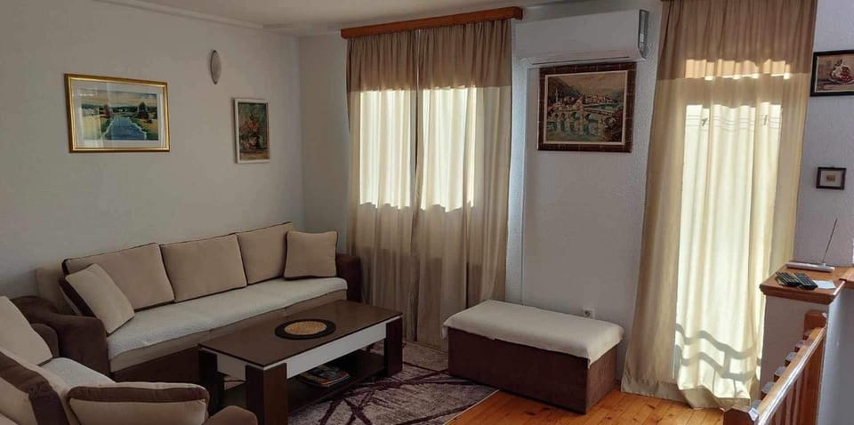 Living room, air conditioner