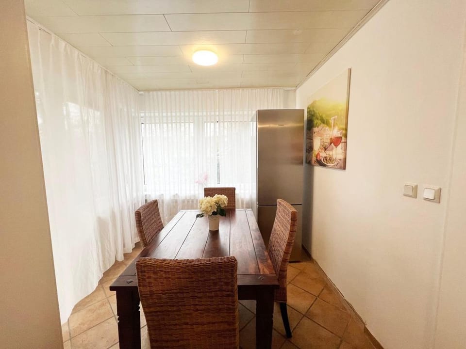Seating area, Dining area