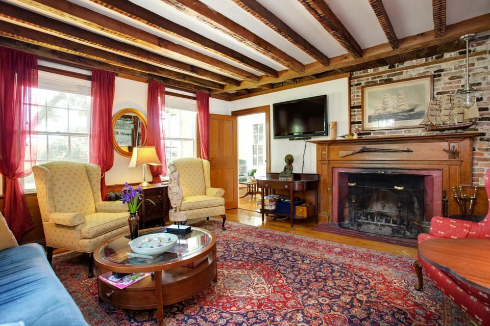 TV and multimedia, Living room, Seating area, fireplace