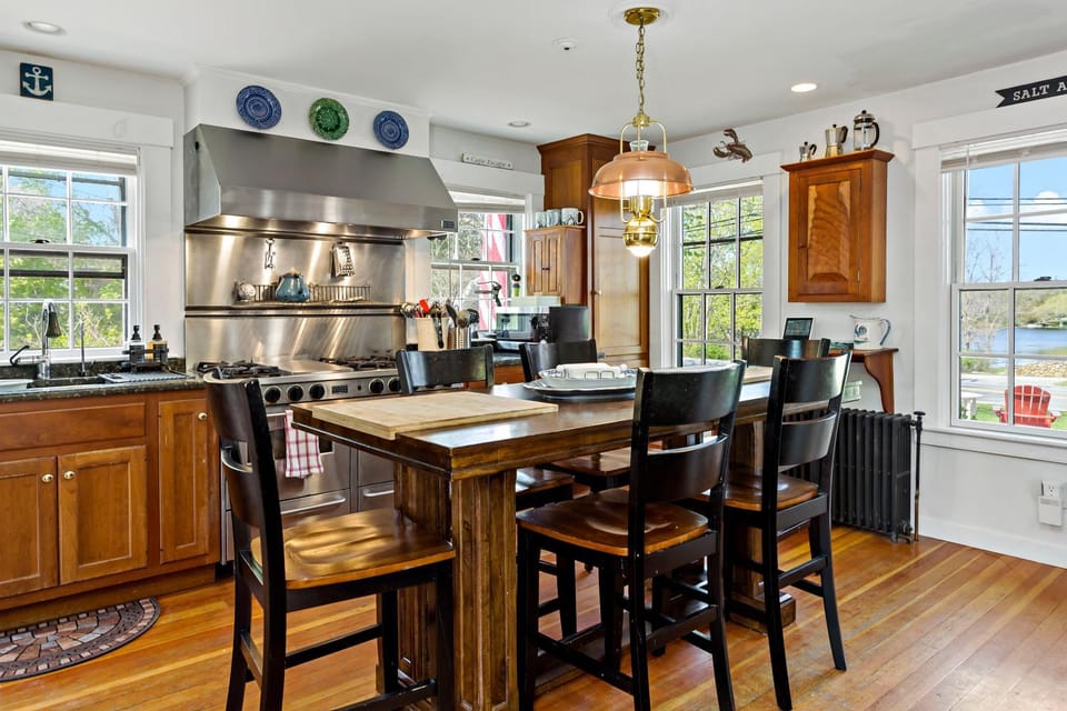 Natural landscape, Coffee/tea facilities, Kitchen or kitchenette, Dining area, dishwasher, pet friendly, stove
