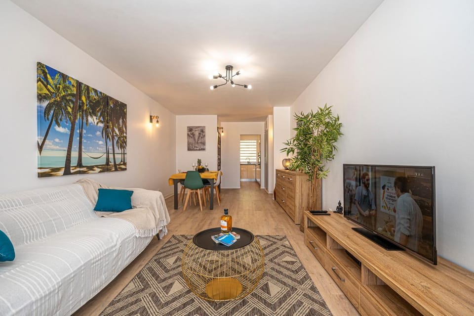 Communal lounge/ TV room, TV and multimedia, Living room, Seating area