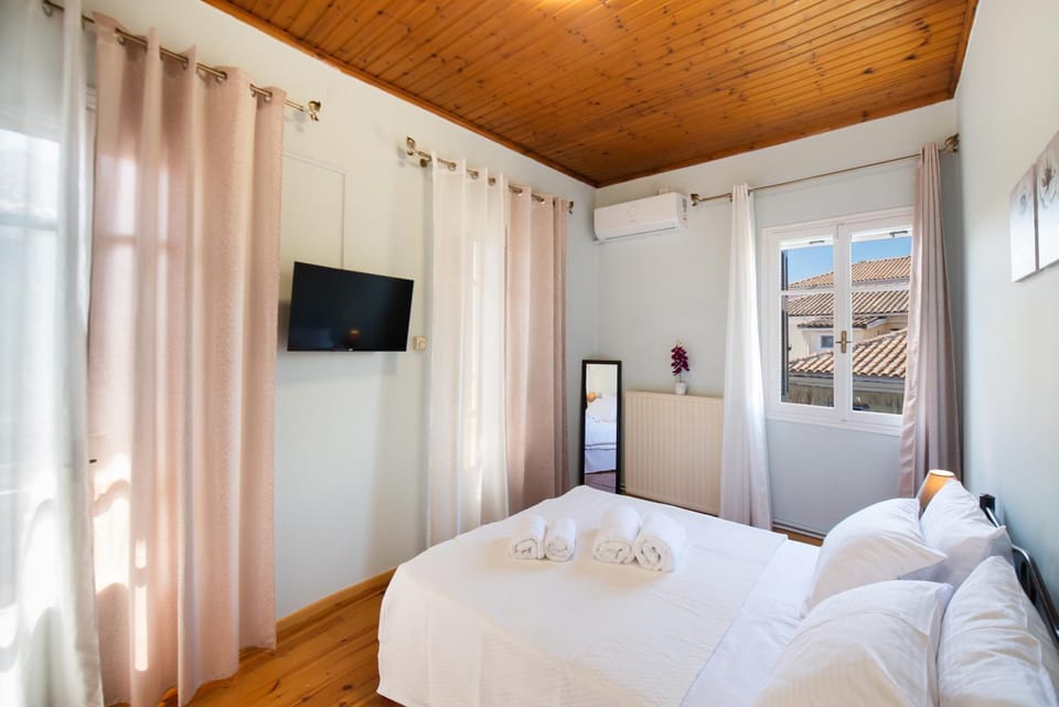 Lefkada white house House in Lefkada