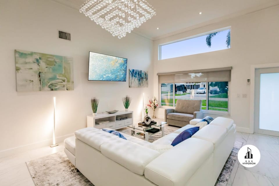 Uhost AI - Luxurious 5B Home w Pool & Lounge House in Aventura