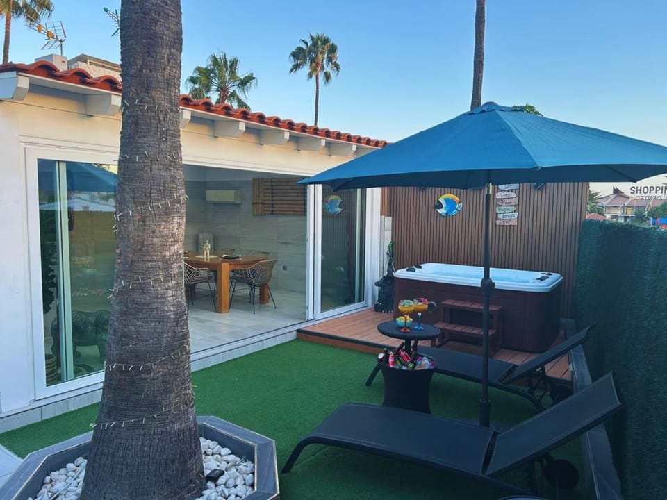 Chalet Afrika con Jacuzzi House in Maspalomas