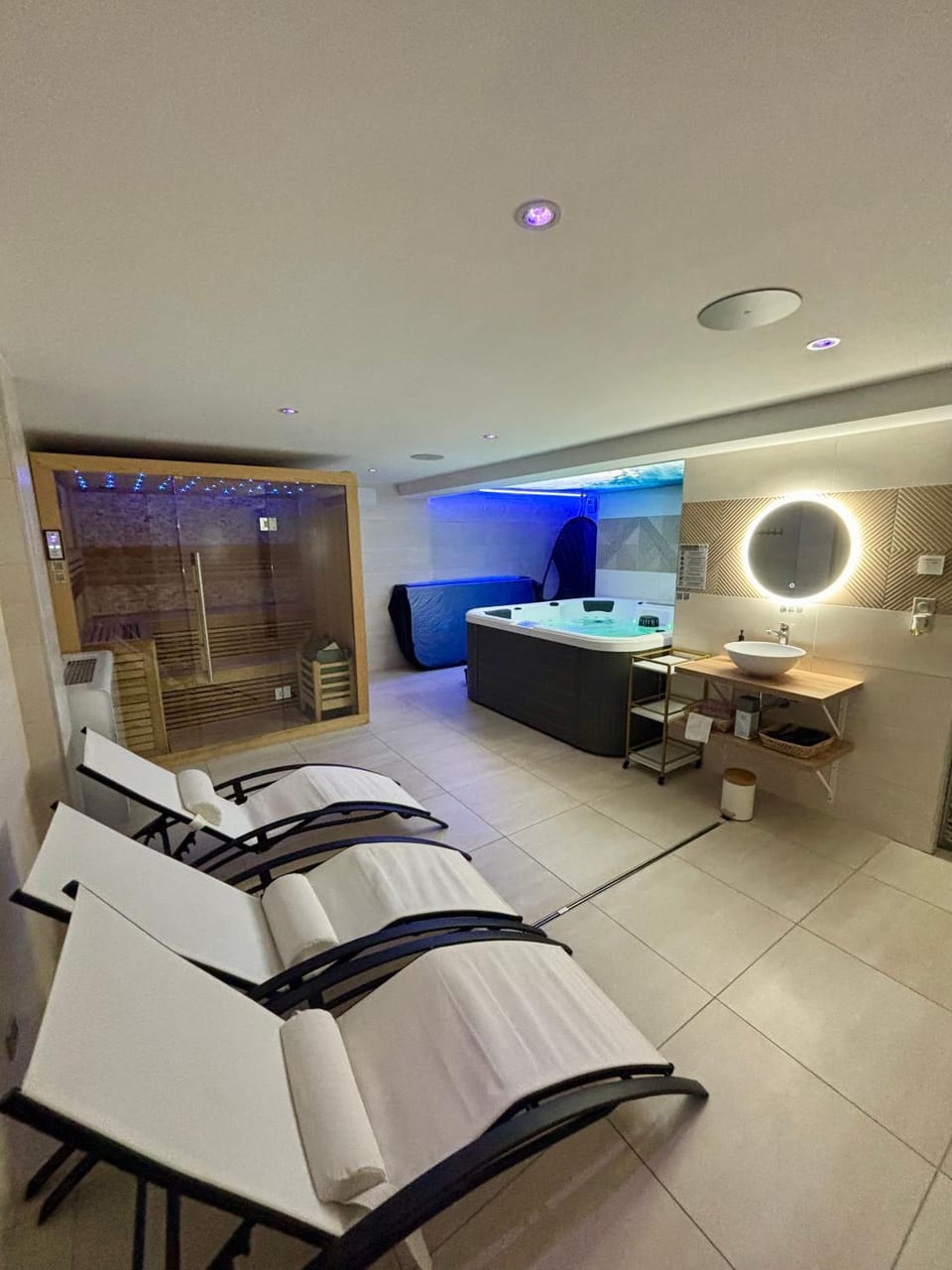 Hot Tub, Hot Tub, Sauna, Sauna, Bathroom, Spa and wellness centre/facilities, Spa and wellness centre/facilities, Spa and wellness centre/facilities, sunbed, sunbed