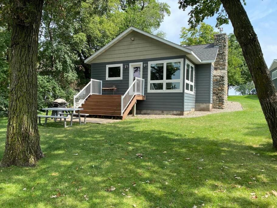 Lakeside Cottage House in Minnesota