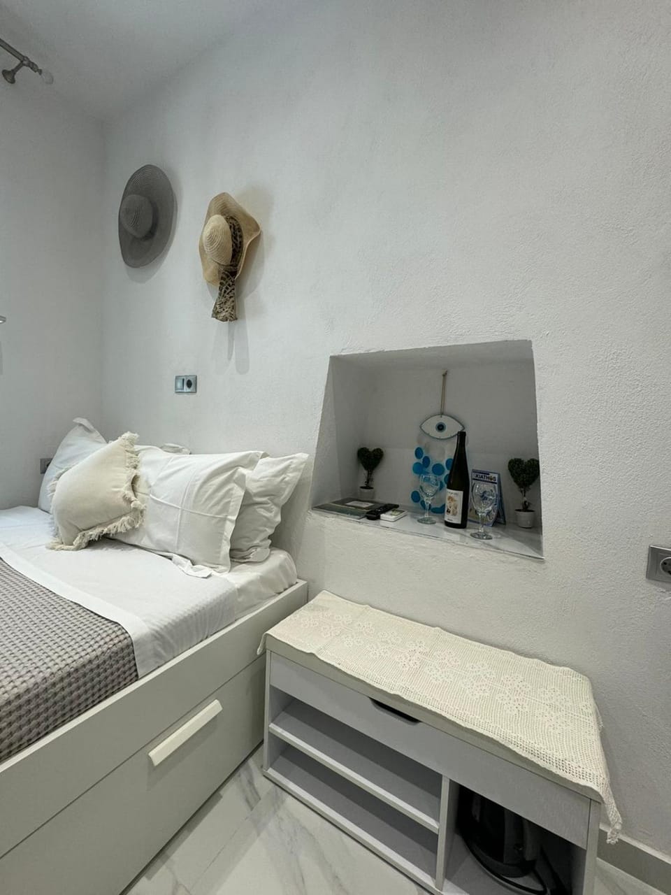 Bed, Photo of the whole room