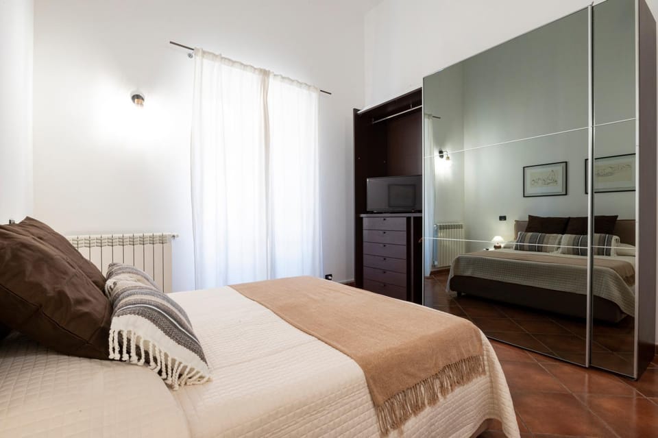 Bed, TV and multimedia, Photo of the whole room, Bedroom, wardrobe