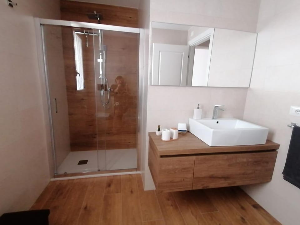 Shower, Bathroom, towels
