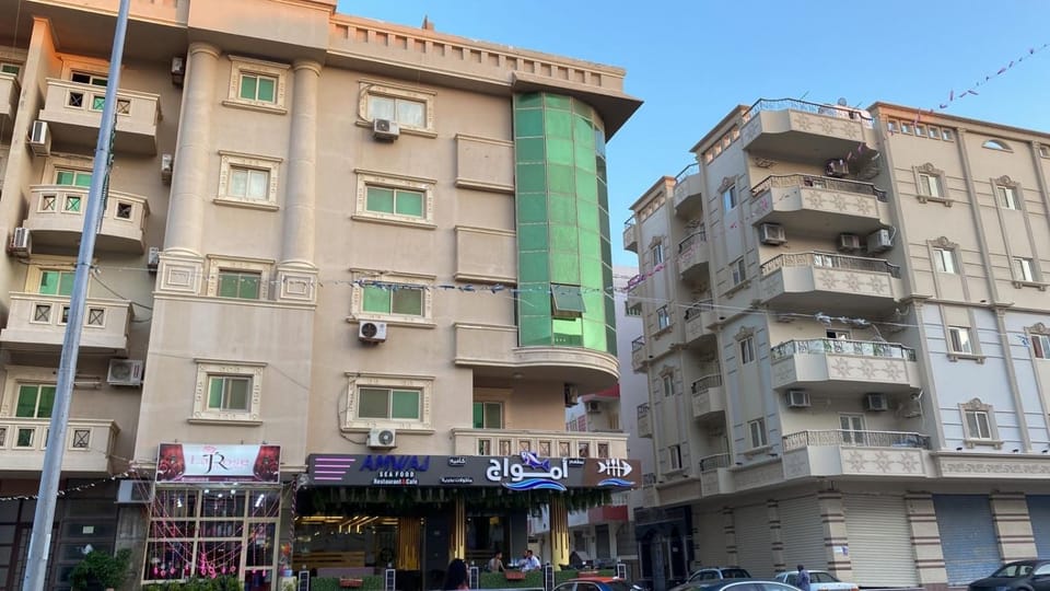 Property building, Restaurant/places to eat