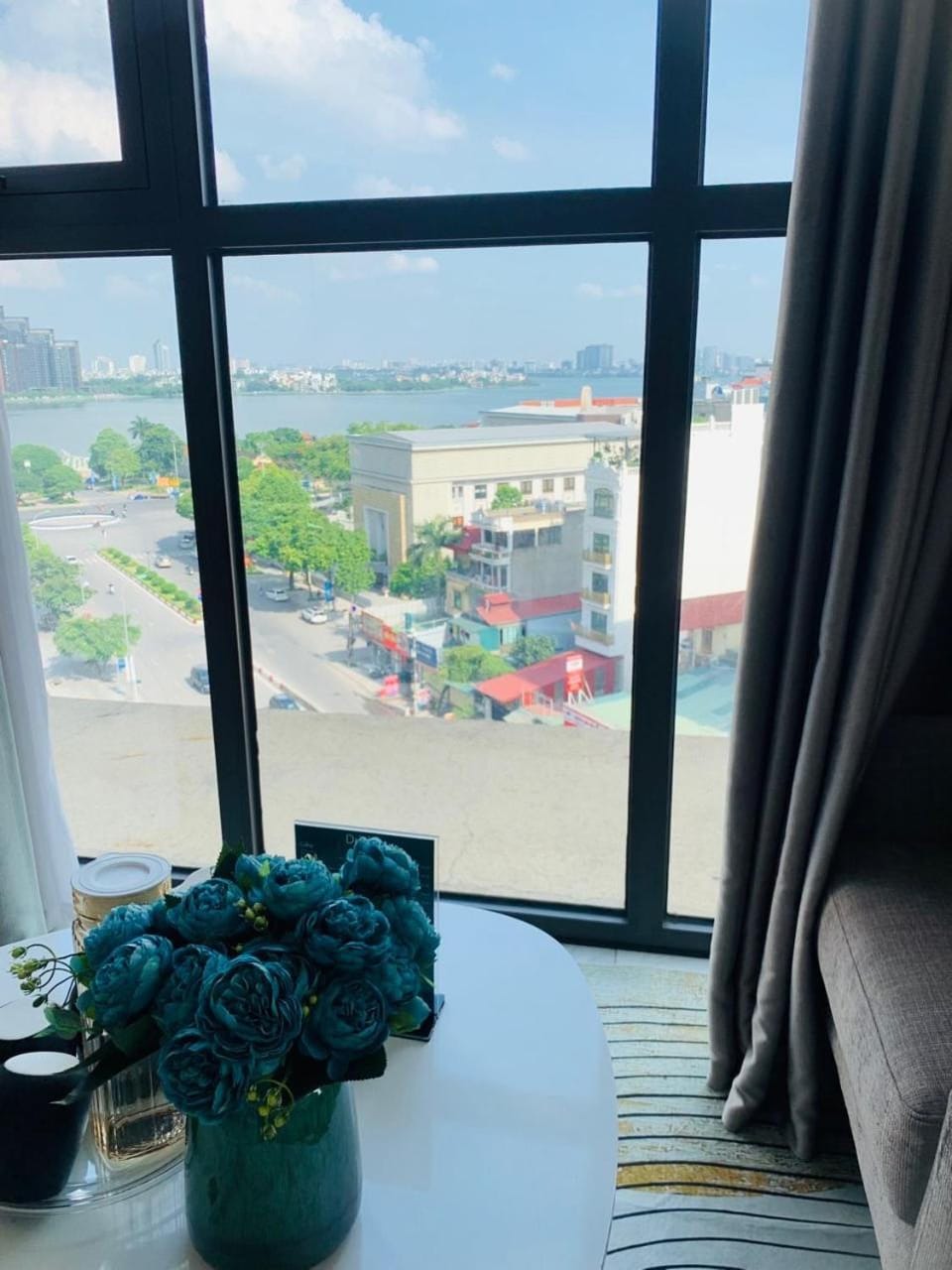 Communal lounge/ TV room, Day, View (from property/room), Living room, Seating area, City view