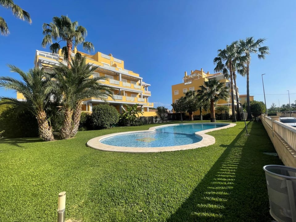 Property building, Garden, Swimming pool