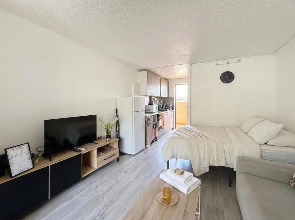 Living room, Photo of the whole room, Bedroom